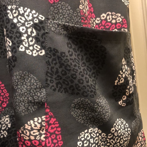 scrub top - Picture 2 of 4